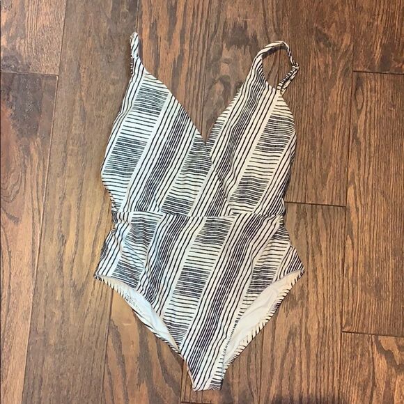 Vix Paulahermanny one piece bathing suit☀️ - Picture 2 of 8